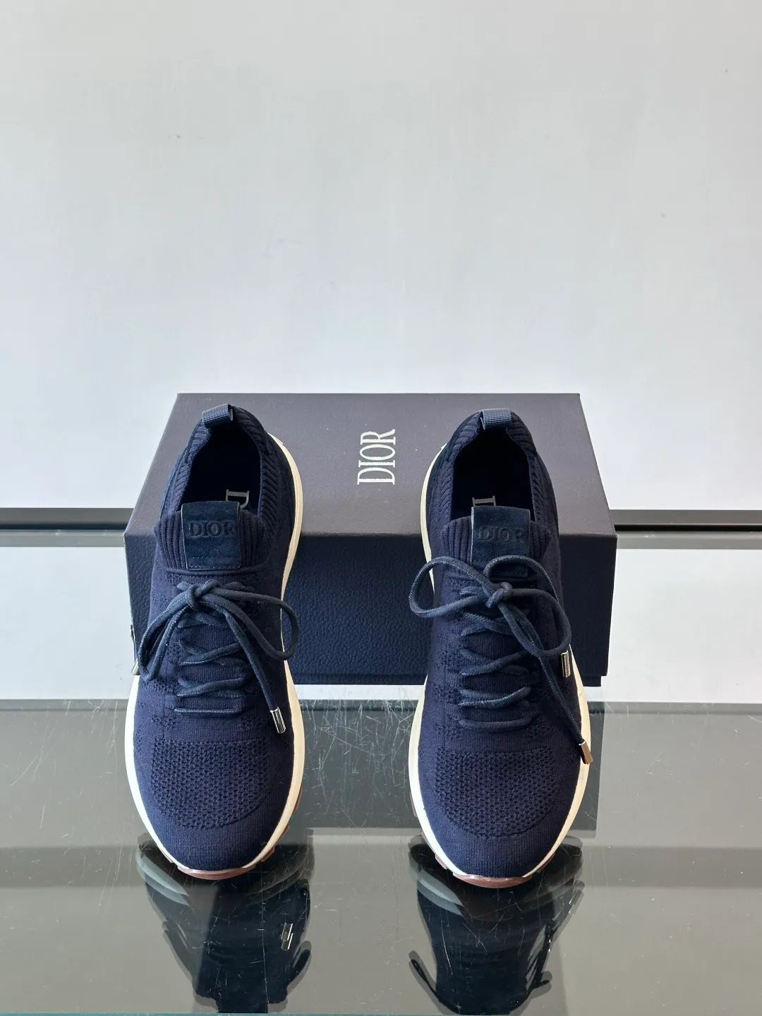 Men's Men's Shoes 💰p440 "Dior" B80 sneakers are a new product of Dior men's series, focusing on comfort and fashion. The upper is made of breathable mesh + fabric splicing, which is lightweight and fits the shape of the foot, making it super comfortable for daily wear. The sole is made of rubber, which has great grip and wear resistance, and is suitable for commuting or light sports. The overall style is simple, the gray tone is versatile, and the shoelaces are adjustable for a more stable fit. Designed by Kim Jones, it is both practical and trendy. It is one of the new hot items in early spring①. size: 39-45 (38.46 customized)